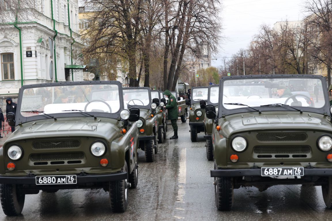 Екатеринбург погряз в пробках из-за утренней репетиции парада Победы |  07.05.2024 | Екатеринбург - БезФормата